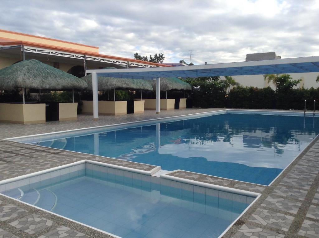 Ukl Ever Resort Hotel Laoag Buitenkant foto